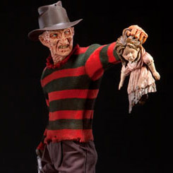 Terrorifica figura de Freddy Krueger realizada por Sideshow de la serie Premium Format con un tamaño aproximado de 48 cm.