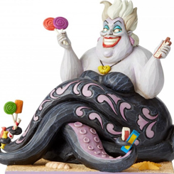 Espectacular figura de la malvada Úrsula basada en el clásico de Walt Disney “La Sirenita” de 1989, el artista Jim Shore ha creado esta preciosa figura de Ursula, la figura tiene unas medidas aproximadas de 17 x 17 x 15 cm.,