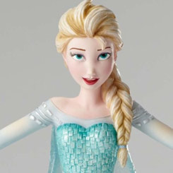 Espectacular figura de Elsa "Let It Go" de la línea Cinematic Moment Collection basada en el clásico 'Frozen: El reino de hielo' de (2013).