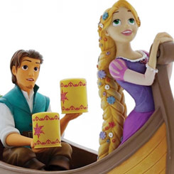 Preciosa figura de la Princesa Rapunzel y Flynn Rider basada en el clásico Enredados (Tangled) de 2011. 