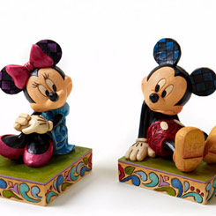 Simpáticas figuras de Mickey Mouse y Minnie Mouse que hacen un divertido sujetalibros. 