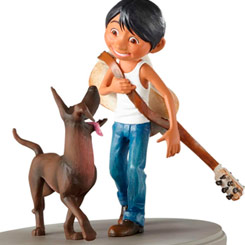 Tierna figura de Miguel y Dante de la línea Showcase de Walt Disney basada en el clásico de 2017 Coco. 