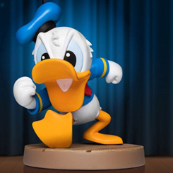 Preciosa figura del Pato Donald 'Entertainment Experience Brand' de Beast Kingdom basada en el clásico de Disney. Esta preciosa figura está realizada en PVC y tiene una altura aproximada de 8 cm. 