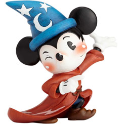 Preciosa figura de Mickey Mouse como Aprendiz de Brujo basada en el clásico Fantasía de (1940). En esta impresionante figura se ha puesto un cuidado especial en la recreación de los más finos detalles bajo el diseño de Miss Mindy.