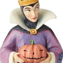 Figura de la Reina Malvada Halloween, donde se recrea la secuencia culminante del clásico de Blancanieves y los 7 enanitos de Walt Disney, con unas medidas aproximadas de 19 x 10 x 13 cm.