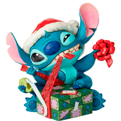 Navideña figura de Stitch como Santa basada en la película Lilo & Stitch del año 2002 de Walt Disney. Esta preciosa figura tiene una altura aproximada de 13 cm., se ha mezclado la magia de las figuras de Walt Disney