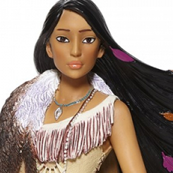 Deslumbrante figura oficial de Pocahontas Couture de Force basada en la película de Pocahontas. Esta preciosa figura está realizada en resina y tiene una altura 20 cm. 
