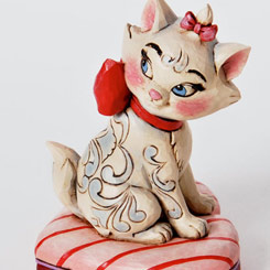 Figura de la gatita Marie del clásico Disney “Los Aristogatos” elaborada por el artista Jim Shore. 