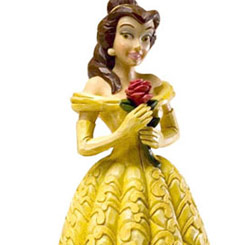 Revive un cuento de hadas con esta figura de Bella del clásico Disney “La Bella y la Bestia” realizada por el artista Jim Shore, figura realizada en poliresina con acabados en madera.