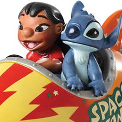 Figura conmemorativa del 10 Aniversario de Lilo & Stitch ("Storefront Spaceship"), la figura está esculpida en fina porcelana.