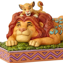 Figura de Simba y Mufasa “A Father's Pride” del Clásico de El Rey León (The Lion King), Jim Shore ha elaborado esta figura con unas dimensiones aproximadas de 11 x 19,5 x 10 cm.,
