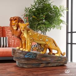 Figura de Simba y Nala “Love at Pride Rock” del Clásico de El Rey León (The Lion King), Jim Shore ha elaborado esta figura con unos 16 cm.,