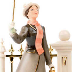 Figura realizada en porcelana y pintada a mano de Mary Poppins. Terminada en oro de 24k. Incluye certificado.