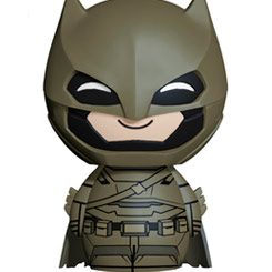 Figura de Armored Batman realizada en vinilo perteneciente a la línea Dortbz de Funko. La figura tiene una altura aproximada de 8 cm., y está basada en la popular película de "Batman vs Superman". 