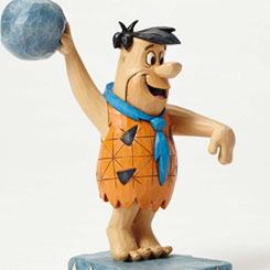 Divertida figura de Pedro Picapiedra jugando a los bolos basada en la serie de animación de la productora Hanna-Barbera Productions.