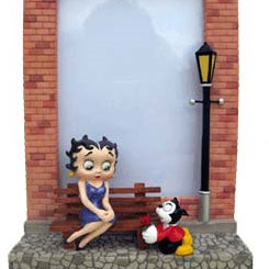 Portafotos de Betty Boop y Pudgy. Realizada en resina y pintada a mano. Figura oficial Betty Boop. 