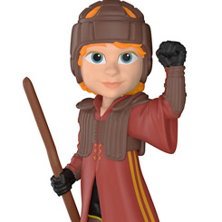 Figura de Ron Weasley Quidditch realizada en vinilo perteneciente a la línea Rock Candy de Funko. La figura tiene una altura aproximada de 13 cm., y está basada en la popular saga de Harry Potter. 