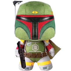 Peluche oficial del caza recompensas Boba Fett basado en la saga Star Wars de George Lucas. Ahora puedes disfrutar con este divertido peluche oficial de Boba con una altura aproximada de 15 cm.