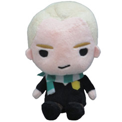 Peluche de Draco Malfoy perteneciente a la línea Beans Collection basado en la saga de Harry Potter, Este fantástico peluche realizado en 100 % polyester.