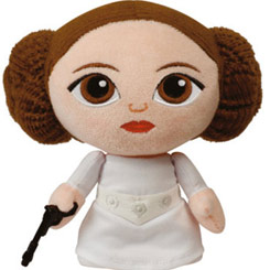 Peluche oficial de la Princesa Leia basado en la saga Star Wars de George Lucas. Ahora puedes disfrutar con este divertido peluche oficial de Leia con una altura aproximada de 14 cm.