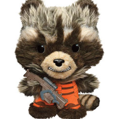 Peluche oficial del peculiar Rocket Raccoon basado en la película de Guardianes de la Galaxia. Ahora puedes disfrutar con este divertido personaje del Universo Marvel con una altura aproximada de 15 cm. 