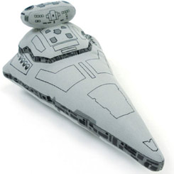 Peluche oficial del famoso Star Destroyer basado en la saga Star Wars de George Lucas. Ahora puedes disfrutar con este divertido peluche en forma del Star Destroyer.