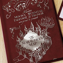 ¡Descubre todos los secretos de Hogwarts gracias a este cuaderno! ¡Travesura lograda!! Revive las historias de Hogwarts con este fantástico cuaderno A5. 