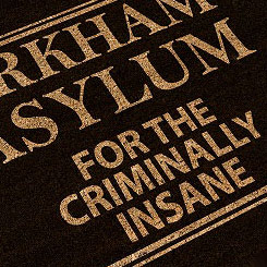 Precioso felpudo con el texto "Arkham Asylum for the criminally insane" basado en los comics de DC Comics, ideal como felpudo de bienvenida. Medidas aproximadas de 50 cm. x 70 cm., 