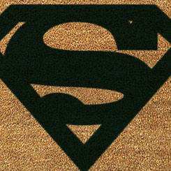 Súper felpudo con el logo de Superman, basada en la mítica saga de comics y películas de DC Comics, ahora puedes decorar la entrada de tu casa con el logo del hombre de acero.