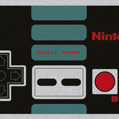 Felpudo con la forma del Mando de la Nintendo NES, basada en la mítica consola Nintendo Entertainment System de ocho bits perteneciente a la tercera generación en la industria de los videojuegos.