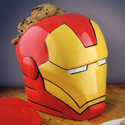 Disfruta de tus galletas o dulces preferidos con este espectacular galletero con la forma de Iron Man basada en la saga del popular personaje de Marvel. 