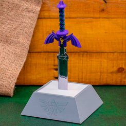 Preciosa lámpara Master Sword basada en la fabulosa saga de videojuegos de Legend of Zelda. Esta preciosa lámpara funciona con pilas o por USB. 