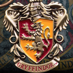 Llavero oficial del escudo de Gryffindor basado en la saga de Harry Potter. El llavero está realizado en metal y tiene una longitud aproximada de 5 cm,. 