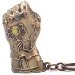 Llavero oficial del Guantelete del Infinito de Thanos basado en el popular personaje de Marvel Comics. El llavero está realizado en zinc y tiene una longitud aproximada de 7 cm,. 