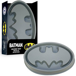 Molde de silicona con la forma del logo de Batman de DC Comics. El molde tiene unas dimensiones aproximadas de 24 x 13 cm.