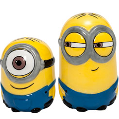 Set compuesto por un salero y un pimentero de los Minions basados en la película de Gru, Mi Villano Favorito. Disfruta con estas dos piezas de coleccionista realizadas en cerámica.