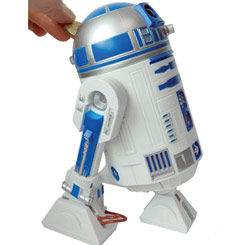 Entrañable hucha con sonido del famoso robot R2-D2 de la saga de La Guerra de las Galaxias “ Star Wars”, realizado en PVC y vinilo.