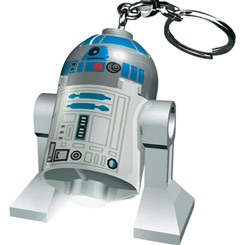 Divertido Llavero y Linterna del R2-D2 de Lego Star Wars. Disfruta con este carismático droide realizado en PVC que además lleva incluido en sus pies dos luces LED.