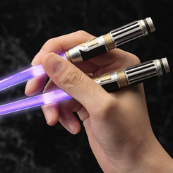 Disfrutar de comer Sushi o defender la Galaxia, eso depende de ti. Con los palillos chinos con Luz de Mace Windu de Star Wars podrás disfrutar de tu comida preferida mientras tienes todo el poder de la fuerza entre tus dedos.