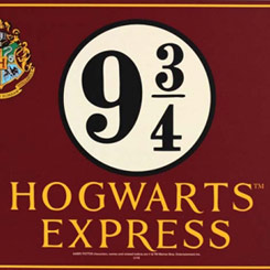 Espectacular placa metálica del Hogwarts Express! 9 ¾ basada en la saga de Harry Potter. Decora tu rincón más mágico con esta preciosa placa de la estación King’s Cross.