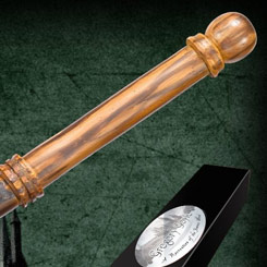 Detallada réplica oficial de la varita de Gregory Goyle con motivo de la película Harry Potter, Las Reliquias de la Muerte (Harry Potter and the Deathly Hollow). 