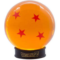 Réplica oficial de la Bola de Dragon de 4 estrellas. Decora tu lugar en el espíritu de Dragon Ball Z con esta hermosa réplica de la bola de dragón de 4 estrellas de Goku y su base.