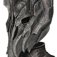 Réplica oficial y a tamaño real del casco del malvado Sauron, el villano de la trilogía de películas de “El Señor de los Anillos”. Diseñado para colmar las exigencias de los seguidores de Tolkien,