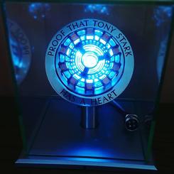 Espectacular réplica lámpara de luz ambiente de la réplica del Arc Reactor que utiliza Tony Stark como corazón artificial y que le convierte en el invencible Iron Man, de la película del mismo nombre. 