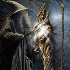 Réplica Oficial del Bastón con iluminación de Gandalf basado en la película de El Hobbit: Un viaje inesperado. Realizado por la firma Noble Collection.