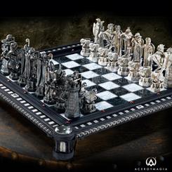 Magnifico Ajedrez basado en los héroes de la película de Harry Potter y la Piedra Filosofal. Este precioso ajedrez está compuesto por 32 piezas.