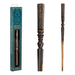 Una réplica auténtica de la varita de Aberforth Dumbledore. Con una longitud aproximada de 34 cm, esta réplica de varita altamente detallada y pintada a mano se presenta en una caja a todo color 
