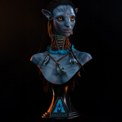 Embárcate en la magia de Avatar con la Edición Elite del Busto a Tamaño Real 1/1 de Neytiri, que te sumergirá en la extraordinaria belleza de Pandora. Con sus imágenes en 3D excepcionales, 