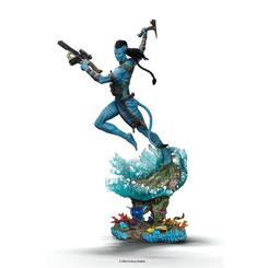 Embárcate en una nueva aventura en el fascinante mundo de Pandora con la impresionante estatua "Jake Sully - Avatar: The Way of Water - Art Scale 1/10" de Iron Studios.