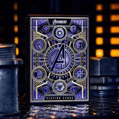 Revive la épica de *The Infinity Saga* con cada partida utilizando la baraja de cartas oficial de los *Avengers* en su elegante versión azul. Estos naipes de primera calidad, diseñados con un toque heroico,
